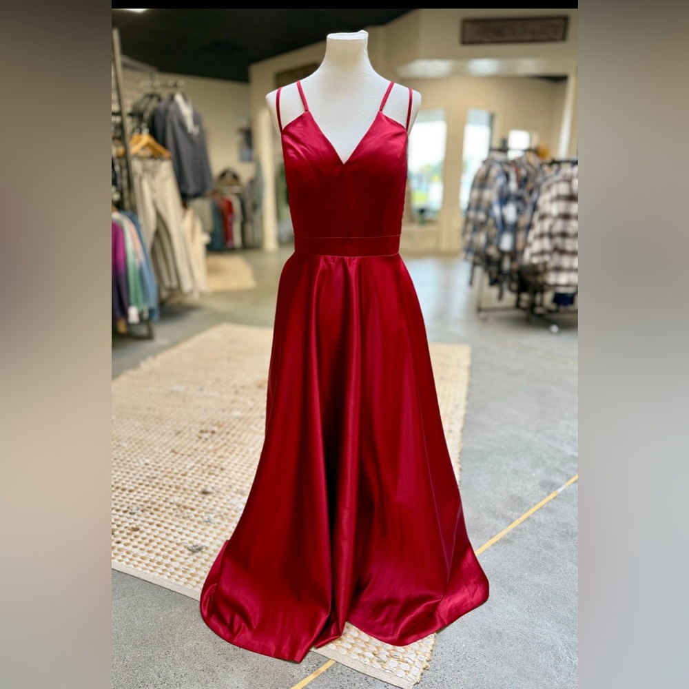 Chic Scarlet Satin Prom Dress